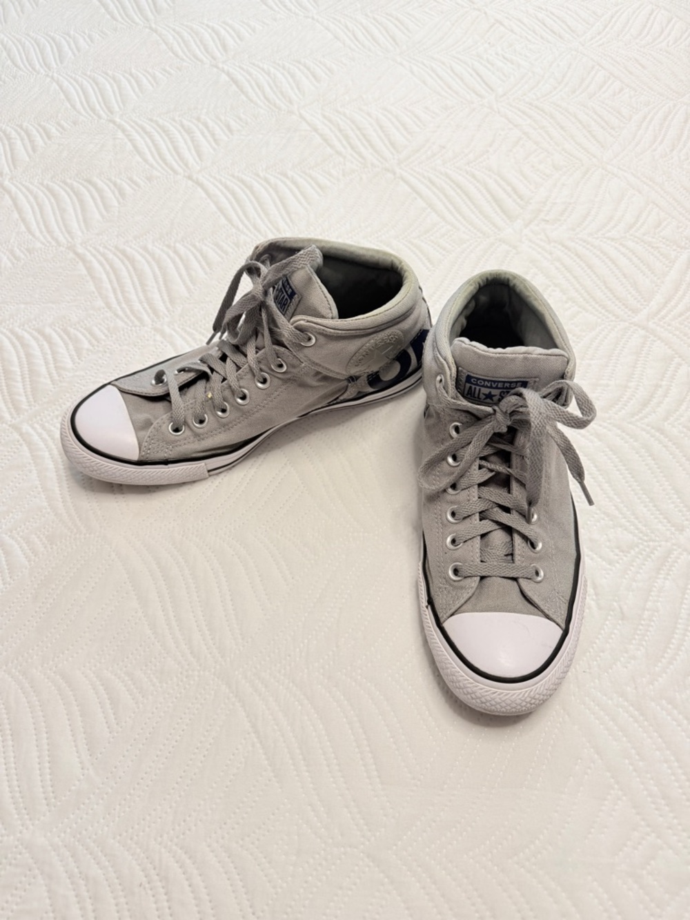 Converse All Star Men’s Grey High Top Sneakers. Size 9